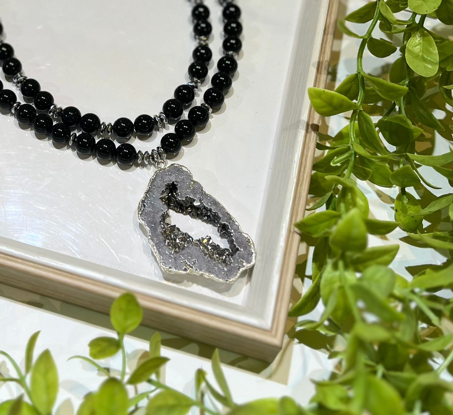 عقيق الظلام