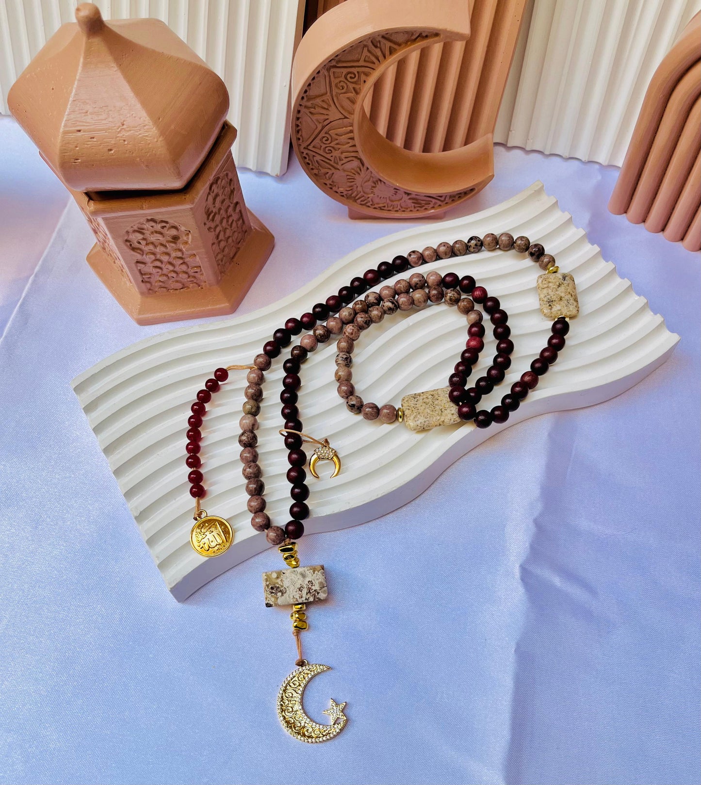 Moonlight Threads (خيوط ضوء القمر)