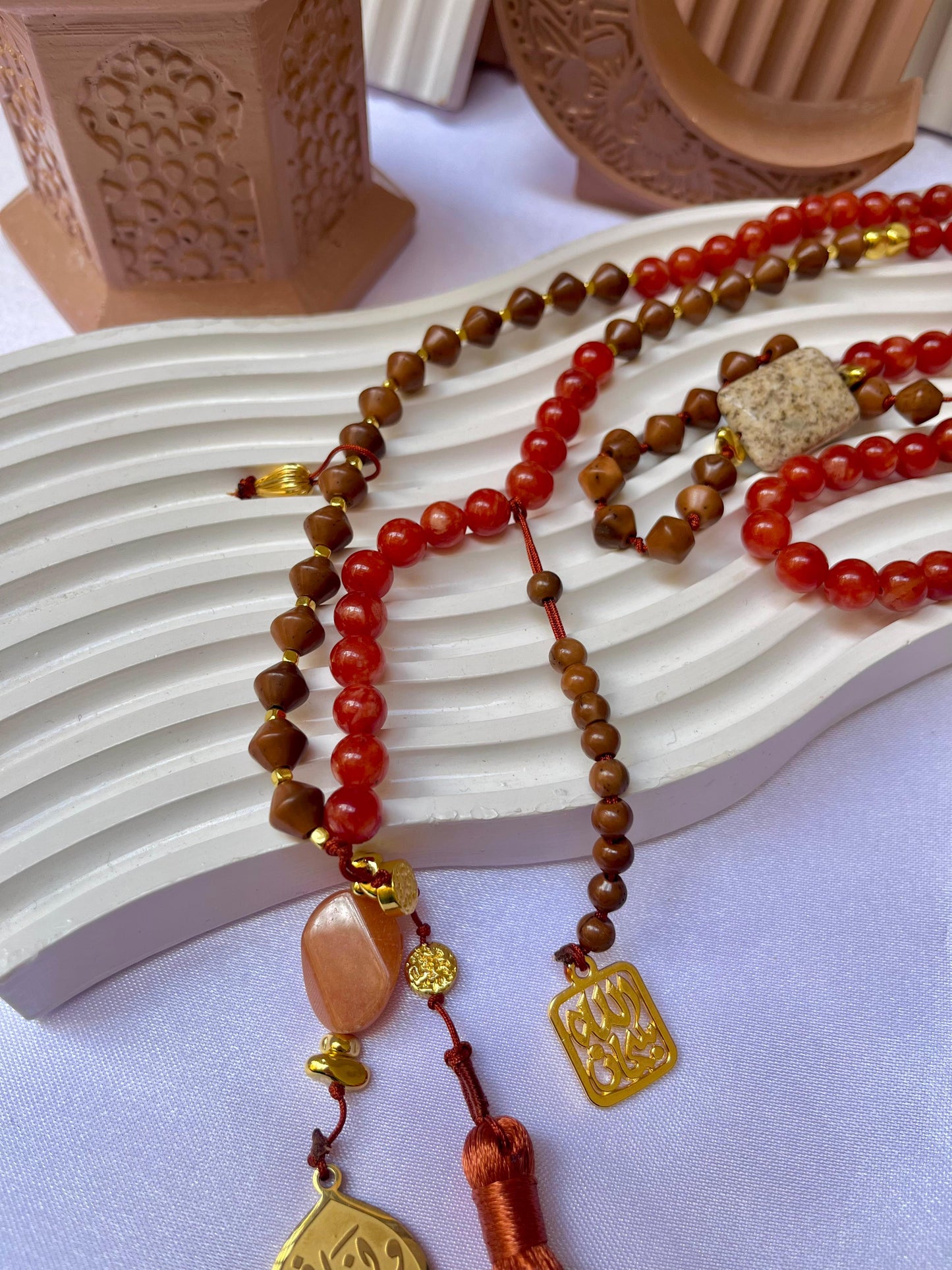 Yaqeen Glow (نور اليقين).