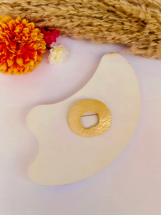 Hole pin