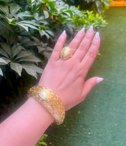 Royal Textured Gold Bangle & Ring Set