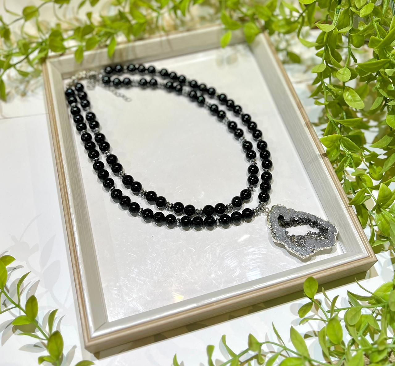 عقيق الظلام