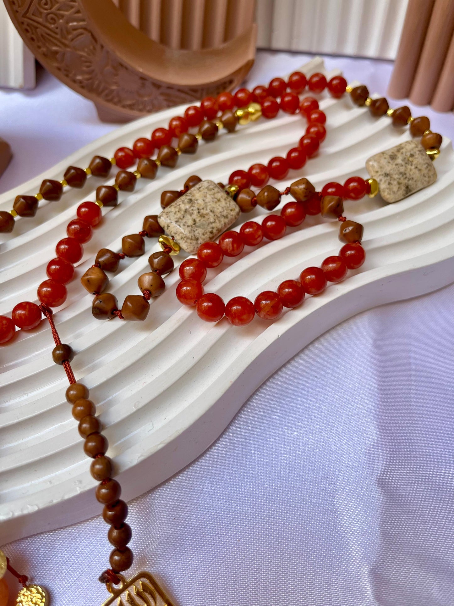 Yaqeen Glow (نور اليقين).