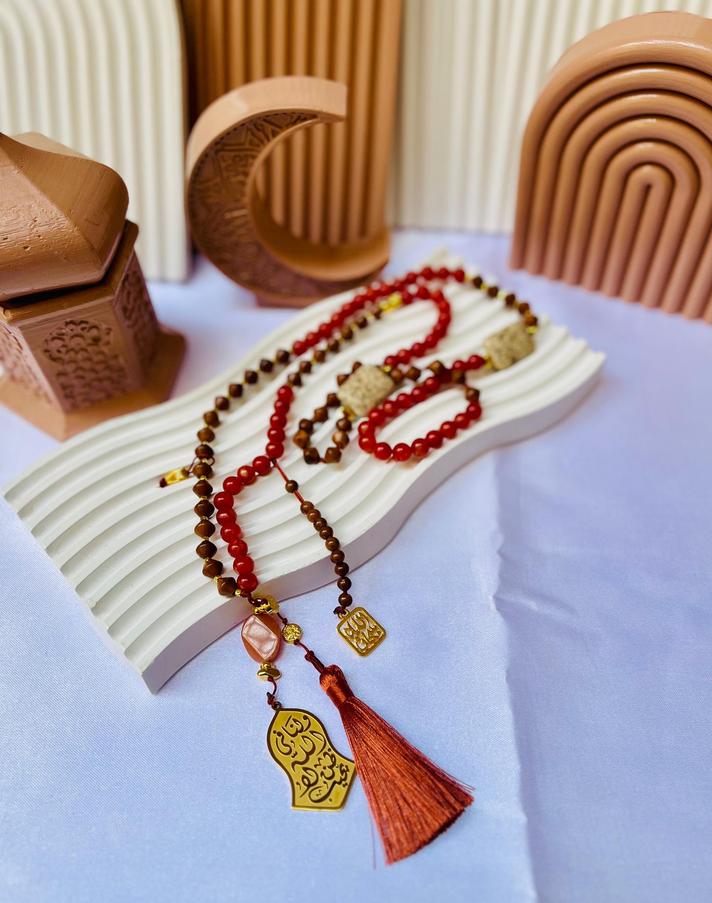 Yaqeen Glow (نور اليقين).